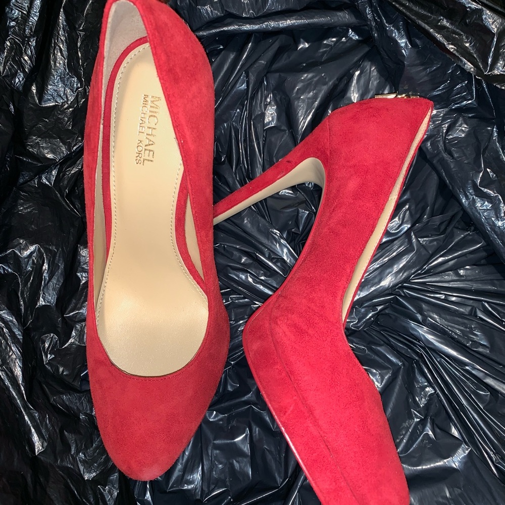 🔴🔴SOLD🔴🔴 Authentic Michael Kors Pumps